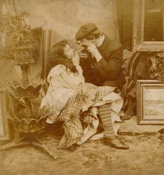 Par tänder en cigarett från varandra, 1900