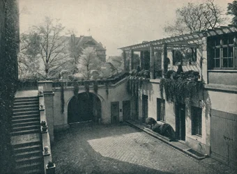Privathusets innergård, 13 Boulevard Des Invalides, Paris. Ändringar av Paul Huillard, c1927