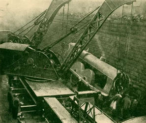 Kranar på jobbet efter en olycka, 1930.