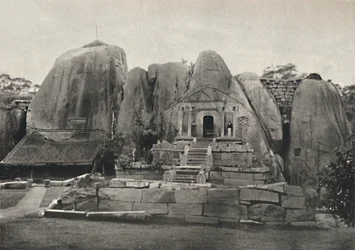 Isurumuniya - Rock - Vihara byggd av kung Devanampiya Tissa på 300-talet f.Kr., 1926