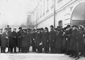 Deputerade för den första duman undertecknade Vyborg-uppropet inför fängelset 1906