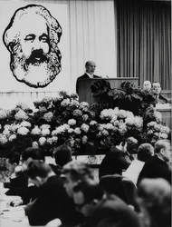 Ordföranden för tyska demokratiska republikens statsråd Walter Ulbricht vid ett möte med anledning av Karl Marx 150-årsdag. Berlins kongresshall. 2 maj 1968