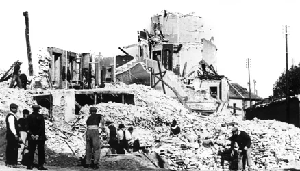 Förstörd byggnad, Frankrikes befrielse, St Cyr, augusti 1944