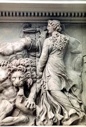 Detalj från Pergamonaltarets stora fris, 180-159 f.Kr