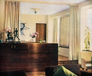 Matsalkov i vardagsrummet på Sun House, Hampstead, London, 1937.
