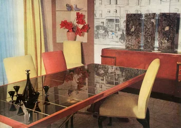 Matsal i sang-de-boeuf-lack, av Hayes Marshall för Fortnum & Mason Ltd., London, 1937.