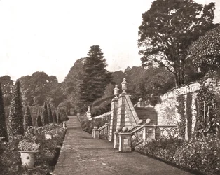 Drummond Castle Gardens, Perthshire, Skottland, 1894.