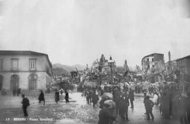 Jordbävningsskador på Piazza Cavallotti, Messina, Sicilien, Italien, december 1908