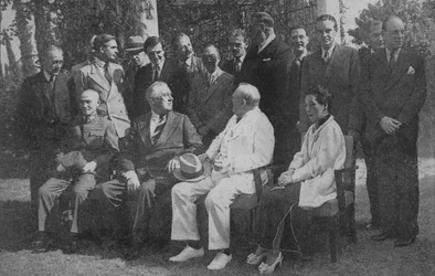 Öst möter väst i Pacific Victory Conclave, 1943-44
