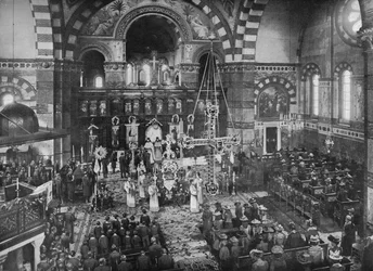 Påskdagens gudstjänst i den grekiska kyrkan, Bayswater, London, c1903 1903
