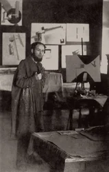 El Lissitzky i sin ateljé i Vitebsk, 1919.