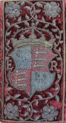 Broderad sammetsbindning på John Udalls predikningar med Elizabeth I:s armar, 1596