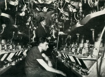 Maskinrum i en brittisk ubåt, andra världskriget, 1945.