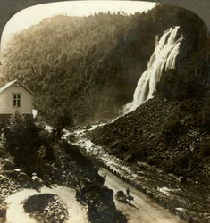 Espelandfos, ett av de vackraste vattenfallen i hela Skandinavien, Norge, c1905.