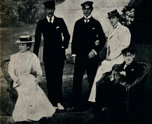 Familjegrupp i Cowes, tidigt 1890-tal, 1945.