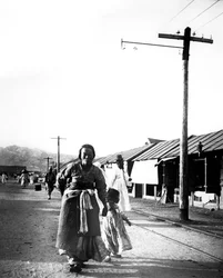 Far och barn, Seoul, Korea, 1900