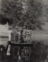Färja vid Pyotr Durnovo Dacha i Petersburg, 1880-talet