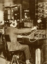 Första transatlantiska telefonsamtalet, från London till New York, 7 mars 1926, 1935.