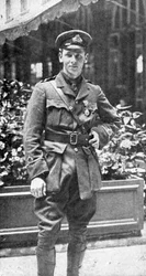 Flyglöjtnant Rex Warneford VC, brittisk pilot, 1915