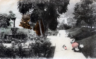 Fontän i en offentlig trädgård, Hong Kong, 1900-talet