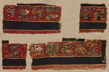 Fyra fragment av en tunikas Clavi, 400-600-tal.
