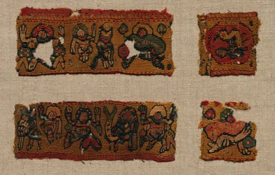 Fyra fragment av Gammadion Border of a Tunic, 400-600-tal.