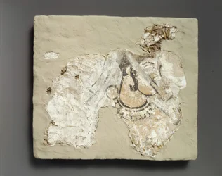 Fragment av väggmålning: hona med munskydd padam, ca. 700-talet e.Kr.