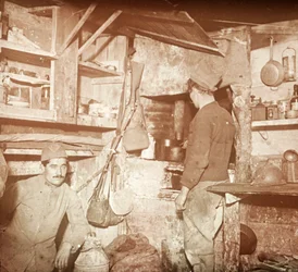 Franska soldater i tillfångatagna tyska officerskök, c1914-c1918