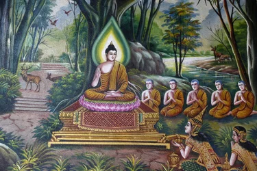 Fresk föreställande Buddha med anhängare i Wat Chiang Mun, Chiang Mai. Thailand