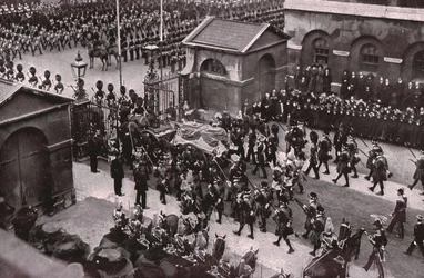 Kung Edward VII:s begravningståg, Whitehall, London, 20 maj 1910.