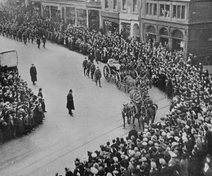 Begravningståget, med full militär utmärkelse, av kaptenen på Blucher, 1915.
