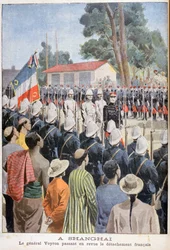 General Voyron granskar franska trupper, Shanghai, 1900