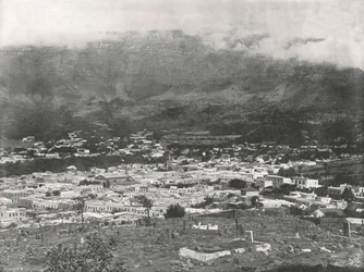 Allmän vy som visar Taffelberget krönt i ånga, Kapstaden, Sydafrika, 1895.