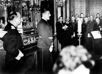 Tysklands ambassadör i Vichy Frankrike, Otto Abetz, håller presskonferens den 15 december 1940