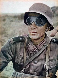 Tysk motorcykelsoldat på väg österut, Ryssland, 1942