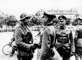 Tysk segerparad efter intagandet av Paris, juni 1940