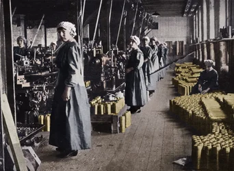 Flickarbetare i en ammunitionsfabrik, 1915