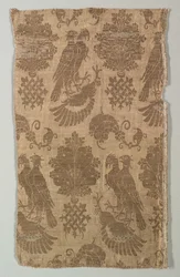 Guldmönstrat siden med falkar och heraldik, 1360-1400.