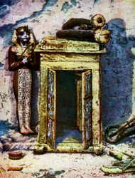 Gyllene helgedom i förkammaren till Tutankhamons grav, Egypten, 1933-1934