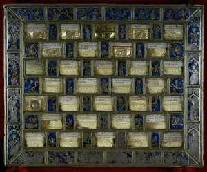 Guldsmed: staurotek eller gotisk relikvie från 1300-talet i form av schackspel (schack) av Karl den Store, Silver, guld och e-post tillverkade i Montpellier. Roncesvalaux. Navarra. Spanien.