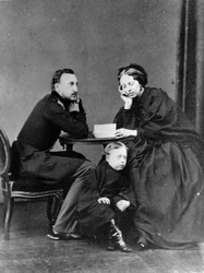 Storhertig Nicholas Nikolaevich, den äldre av Ryssland med sin fru och son, c1861-c1863