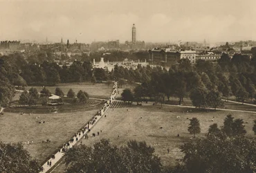 Green Park och Westminster från strukturen som har tillskansat sig platsen i Old Devonshire, c1935.