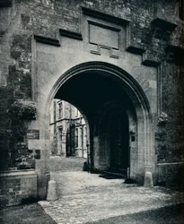 Grizedale Hall, Lancashire: Archway i Tower till Porte-Cochere, c1911