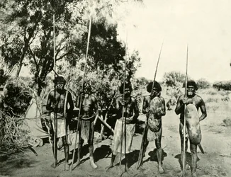 Grupp av aboriginalmän, Queensland, Australien, 1901.
