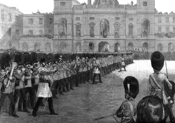 Vakter som trupper färgerna i St James Park på Hennes Majestäts födelsedag, 1875