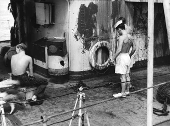 HMS Amethyst, efter aktion på Yangtzefloden, 20 april 1949