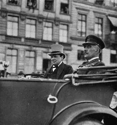 Han åkte till Köln till högkvarteret för den brittiska ockupationsarmén, c1919, 1945