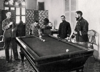 Henri Gouraud, fransk soldat, spelar biljard, 1895