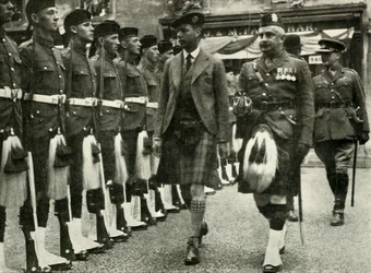 Hans Majestät inspekterar The Guard of Honor Of The Black Watch i Perth i augusti 1935.