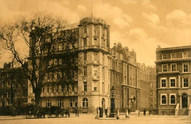 Homoeopathic Hospital, Queen Square, c1910.